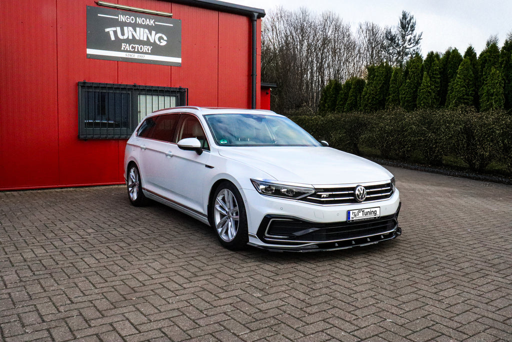 Spoilerschwert Cuplippe für VW Passat 3G B8 R-Line, Ingo Noak Tuning, schwarzes ABS-Design, sichtbar am Fahrzeugheck