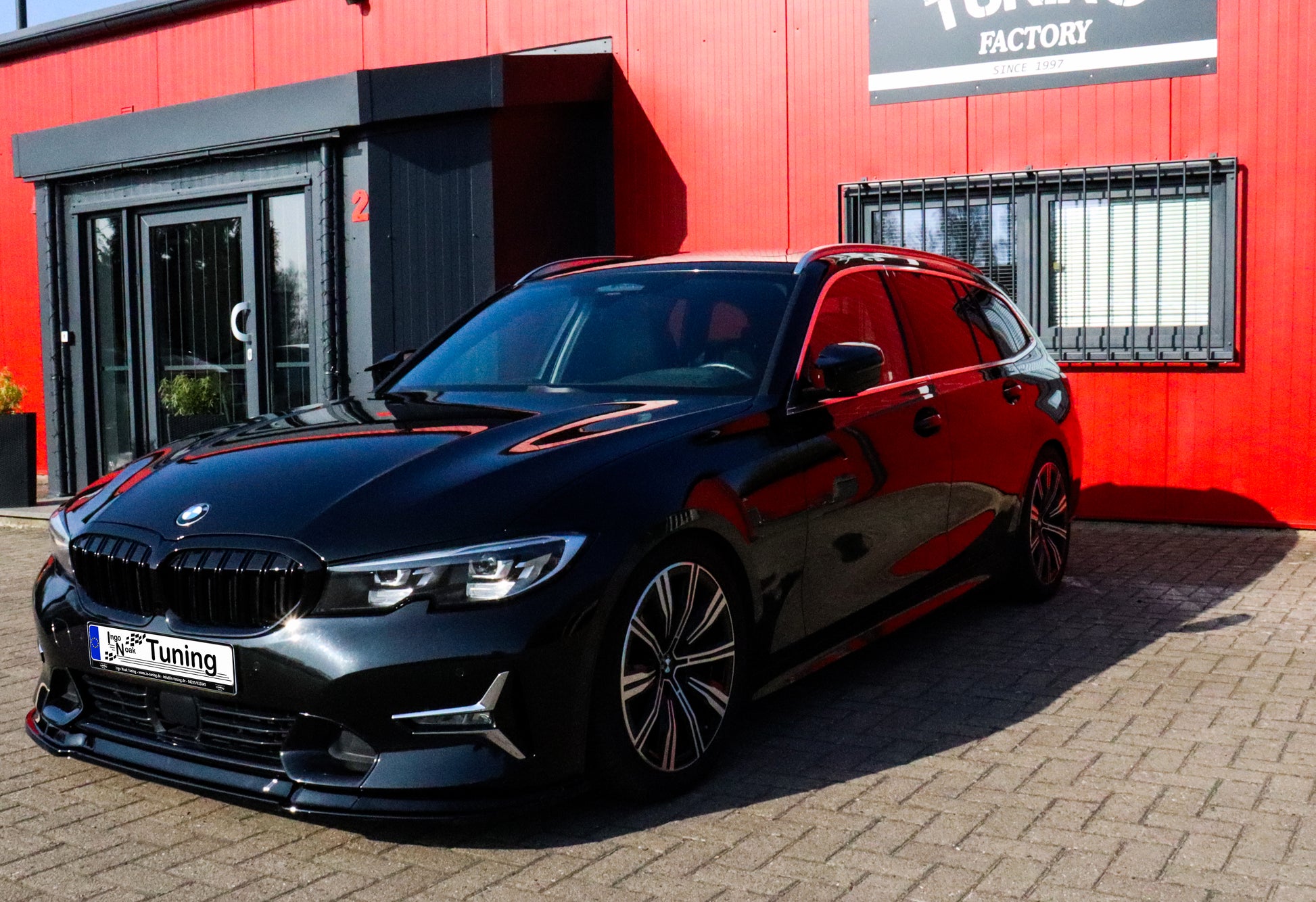 Frontspoilerlippe für BMW 3er G20/G21 ohne M-Paket von Ingo Noak Tuning, aus ABS-Kunststoff, sichtbar an der Fahrzeugfront.
