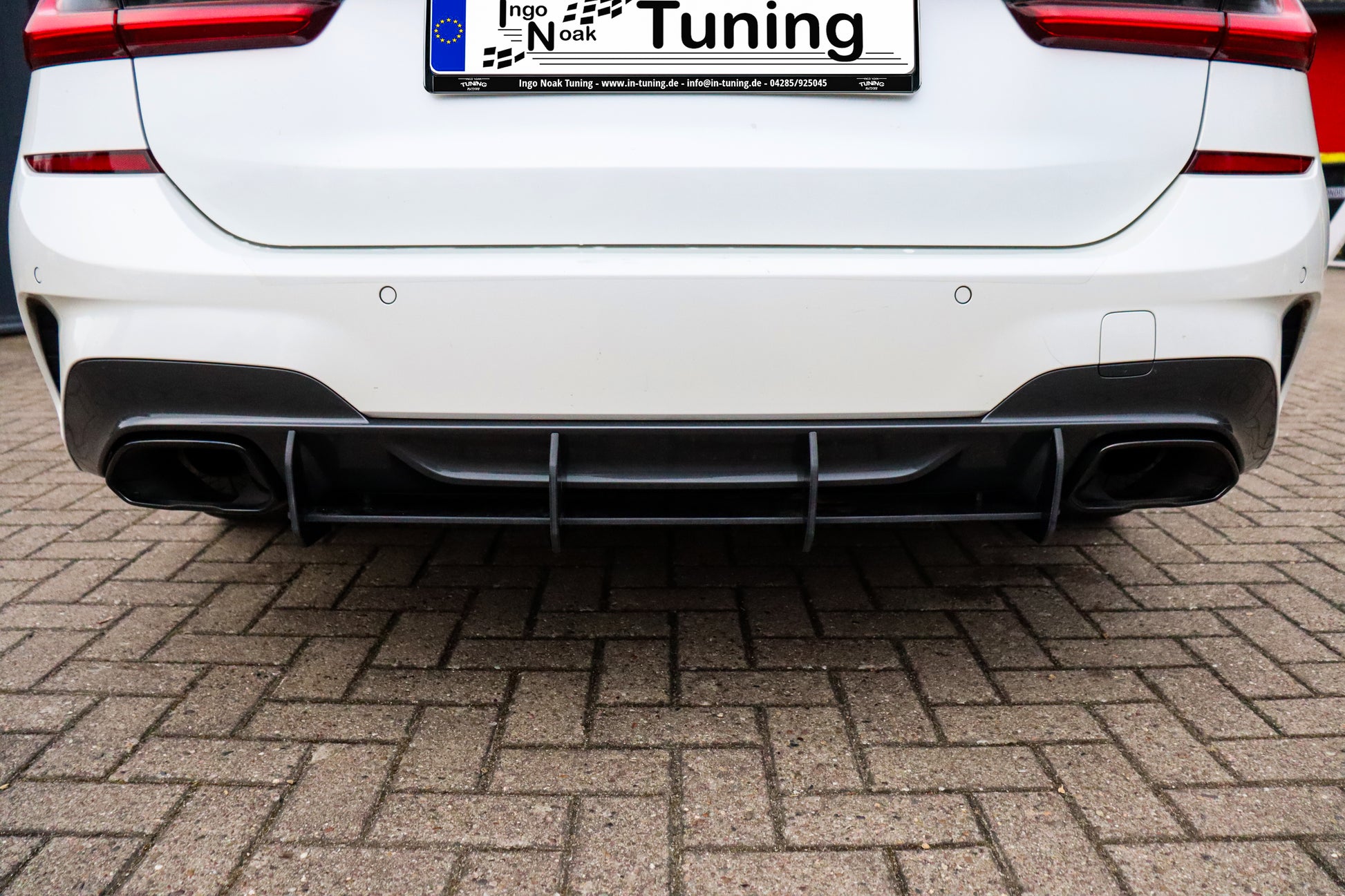Heckansatz mit Finnen für BMW 3er G20/21 M340i, Ingo Noak Tuning, aus ABS-Kunststoff, zeigt das aerodynamische Design.