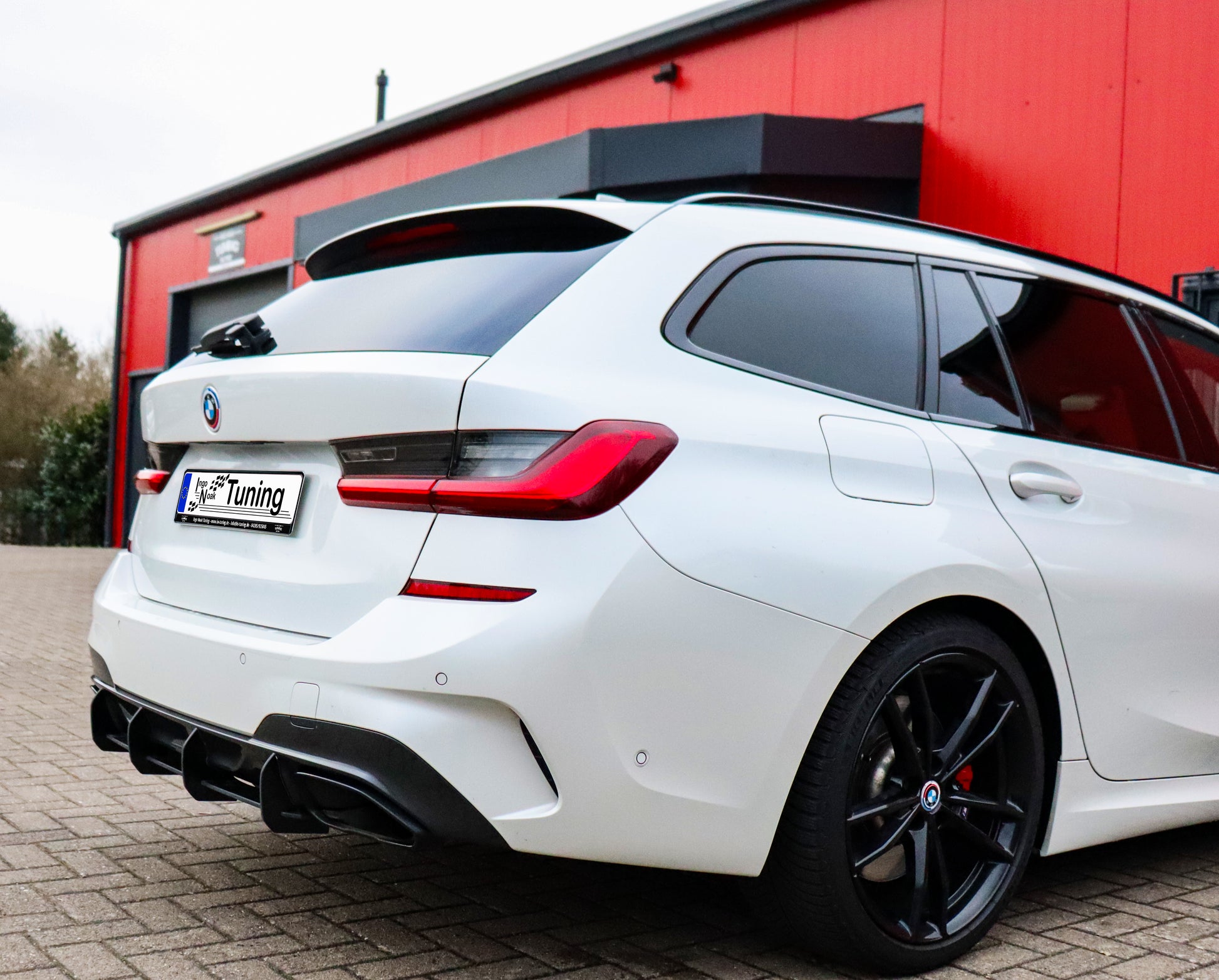 Heckansatz mit Finnen für BMW 3er G20/21 M340i, Ingo Noak Tuning, aus ABS-Kunststoff, im schwarzen Fahrzeugfinish sichtbar