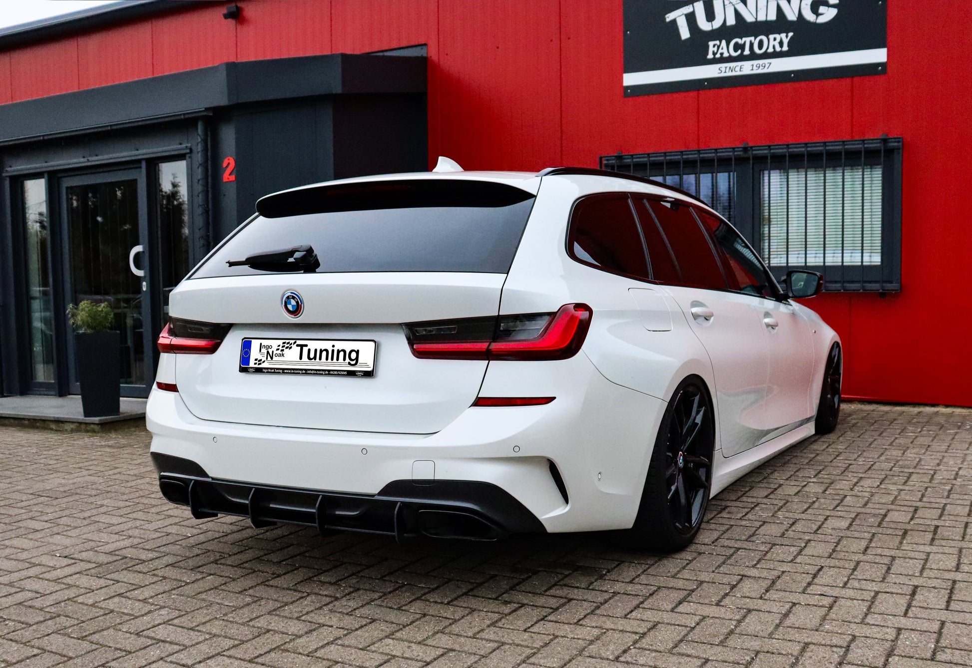 Heckansatz mit Finnen für BMW 3er G20/G21 M340i, Ingo Noak Tuning, aus ABS-Kunststoff, zeigt das aerodynamische Design.