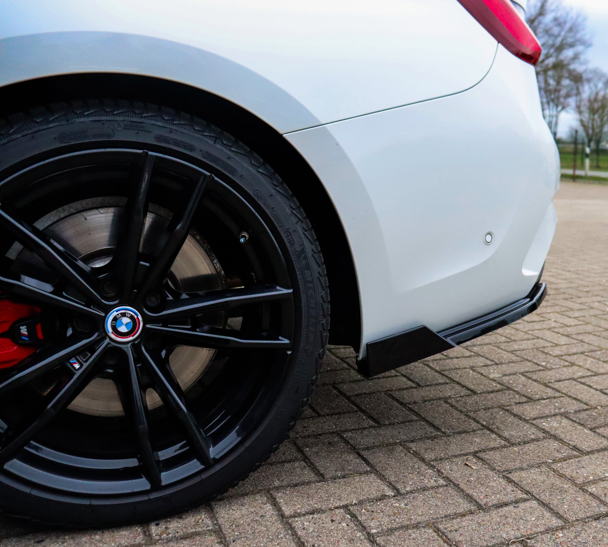 Heckansatz und Seitenteile mit Wings für BMW 3er G20/21 M340i, Ingo Noak Tuning, schwarzes Carbon-Design