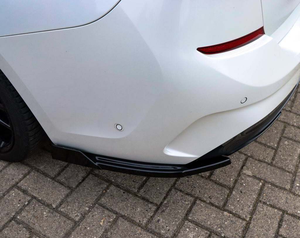 Seitenteile mit Wings für BMW 3er G20/21 M340i, Ingo Noak Tuning, aerodynamische Heckansatzteile, schwarze Oberfläche