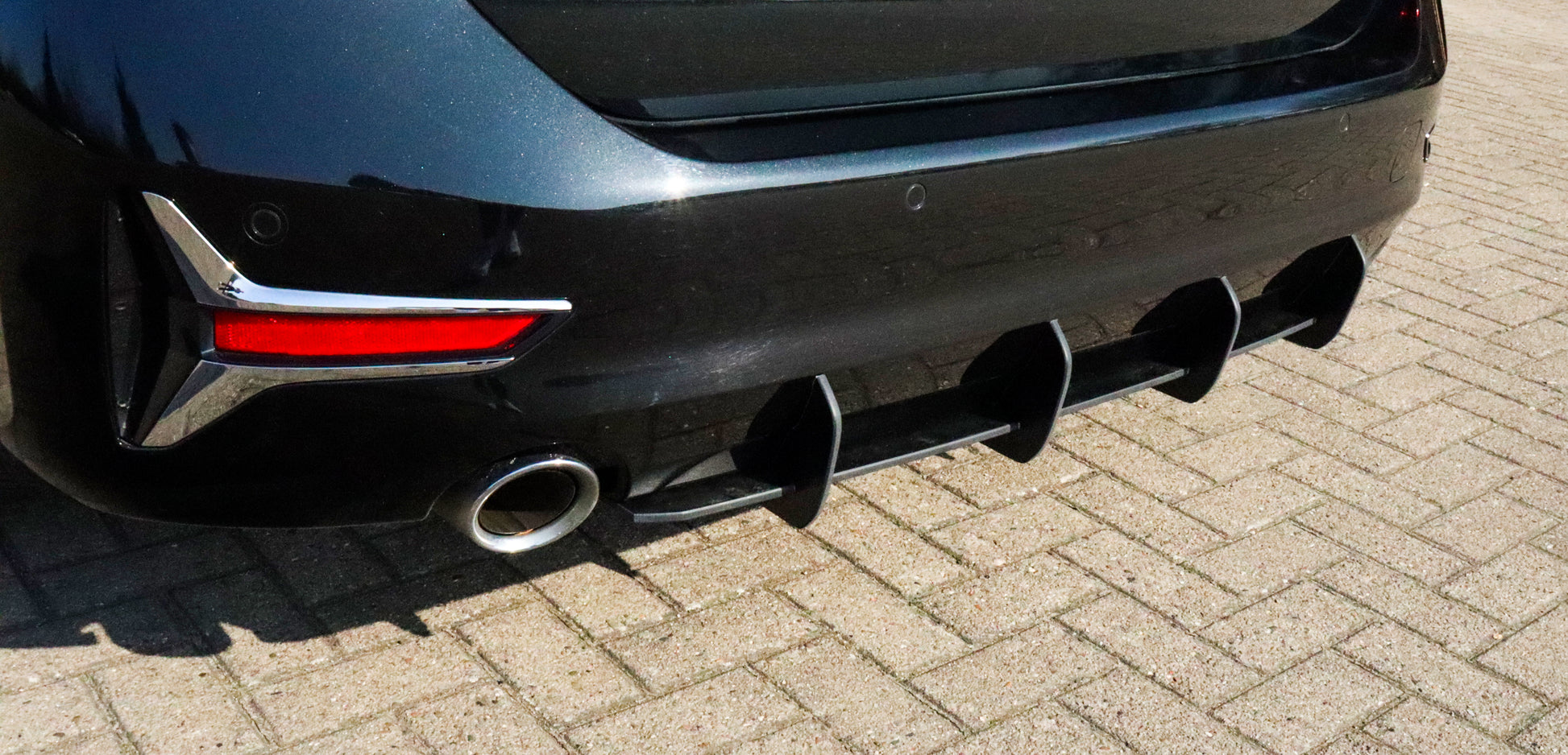 Gefräster Heckansatz für BMW 3er G20/G21, ohne M-Paket, in schwarz, von Ingo Noak Tuning, zeigt den glatten, aerodynamischen Abschluss