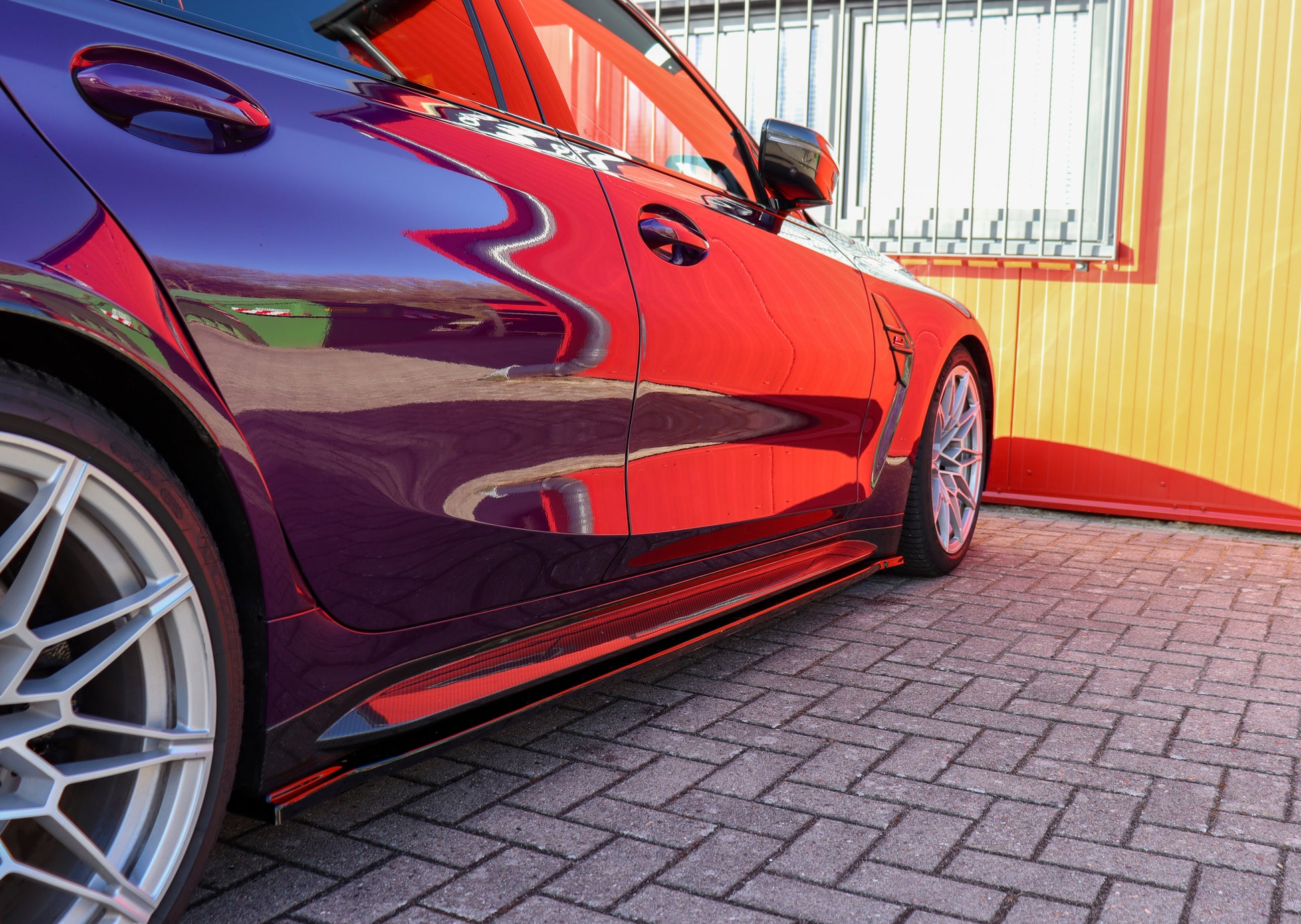 Seitenschweller für BMW M3 G80/G81 von Ingo Noak Tuning, aus ABS-Kunststoff, sichtbar an den Seiten des Autos
