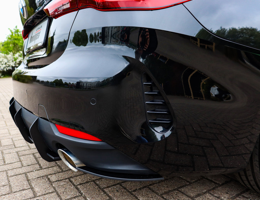 Gefräster Heckansatz für BMW 4er G22/G23 ohne M-Paket von Ingo Noak Tuning, zeigt die passgenaue Kunststoff-Optik.