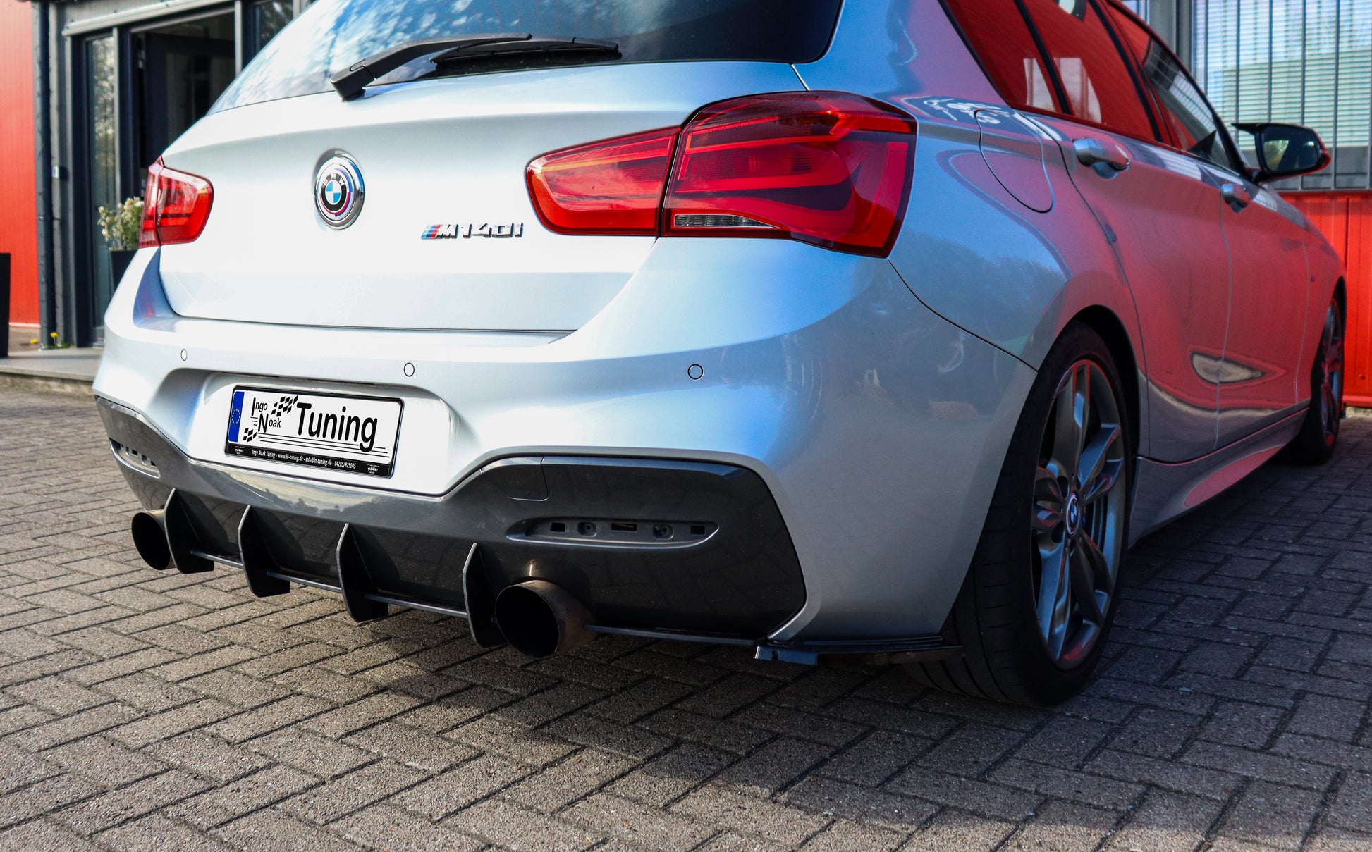 Gefräster Heckansatz für BMW 1er F20 M-140i, aus ABS-Kunststoff, von Ingo Noak Tuning, zeigt den carartigen Heckschürzeneinsatz