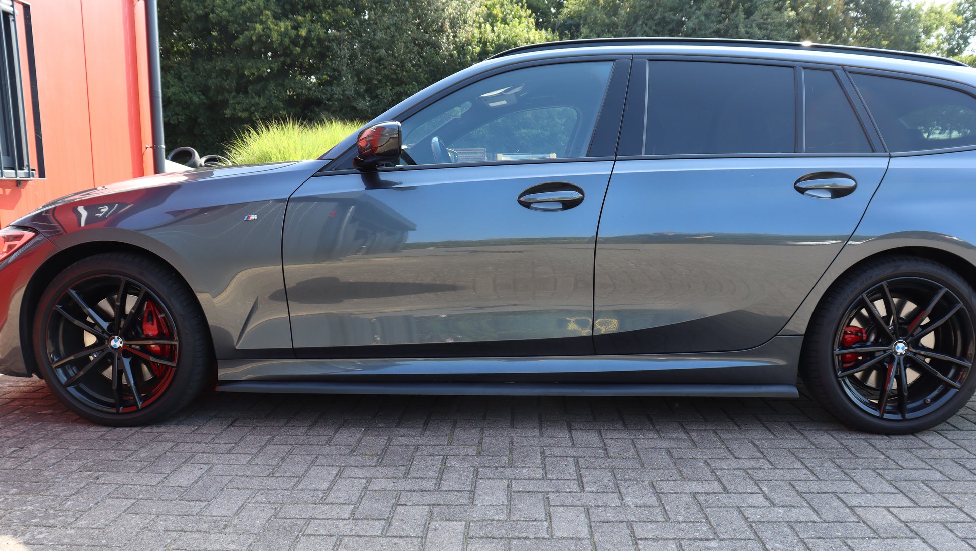 Seitenschweller aus ABS für BMW 3er G20 G21 M-340i, Ingo Noak Tuning, zeigt die aerodynamischen Seitenteile des Autos