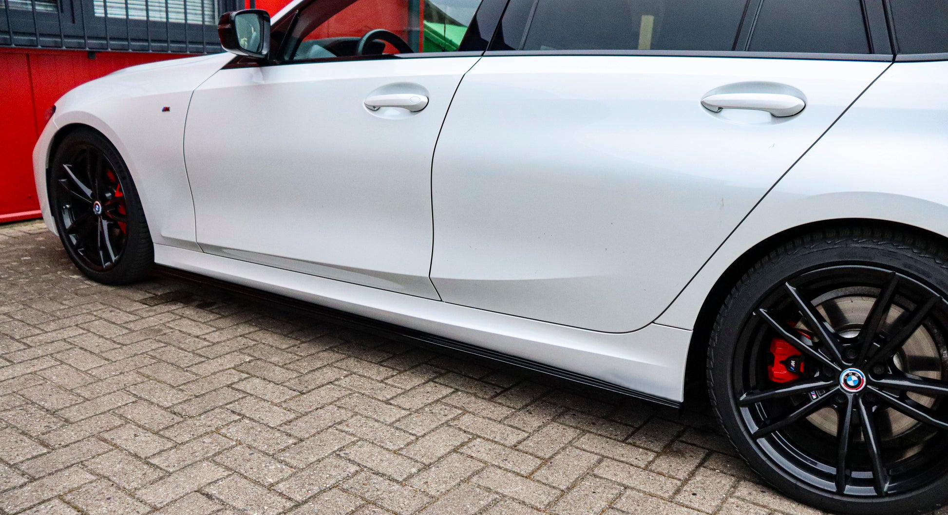 Seitenschweller aus ABS für BMW 3er G20/21 ohne M-Paket, Ingo Noak Tuning, zeigt die schwarze, aerodynamische Karosserieverkleidung