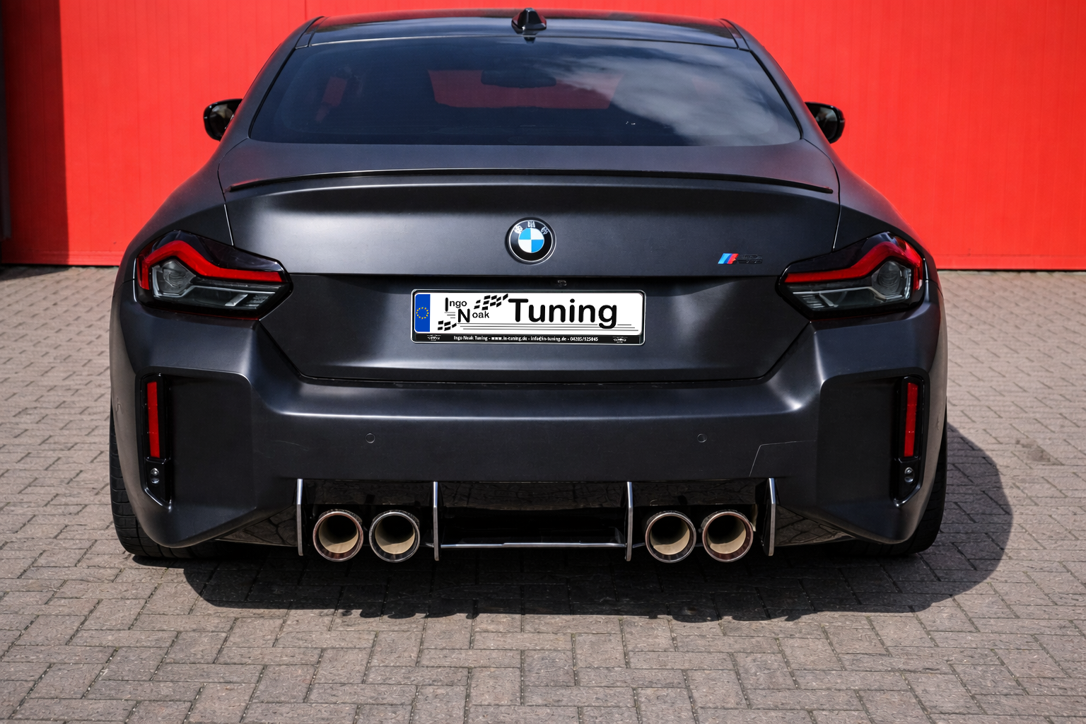 Abgerundeter Heckansatz in Race Track Optik aus ABS für BMW M2 G87 von Ingo Noak Tuning, mit aerodynamischem Design.