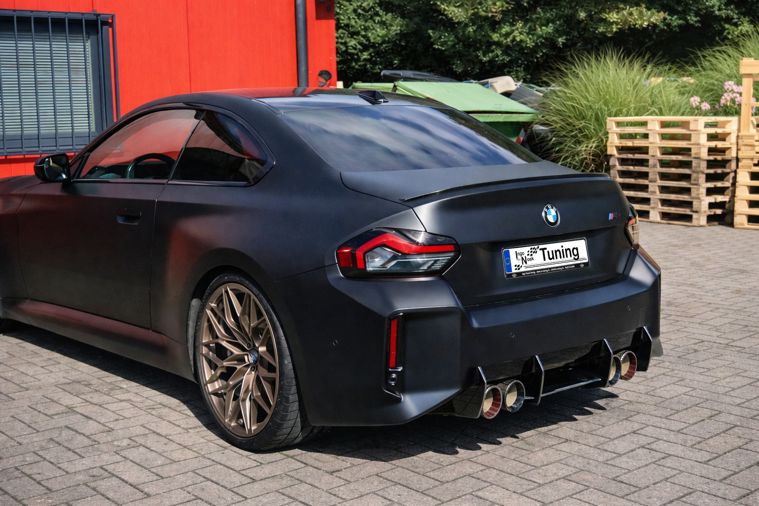 Gefräßter Heckansatz in Race Track Optik aus ABS für BMW M2 G87, schwarzes Tuning-Bodykit, detailreiche Oberfläche
