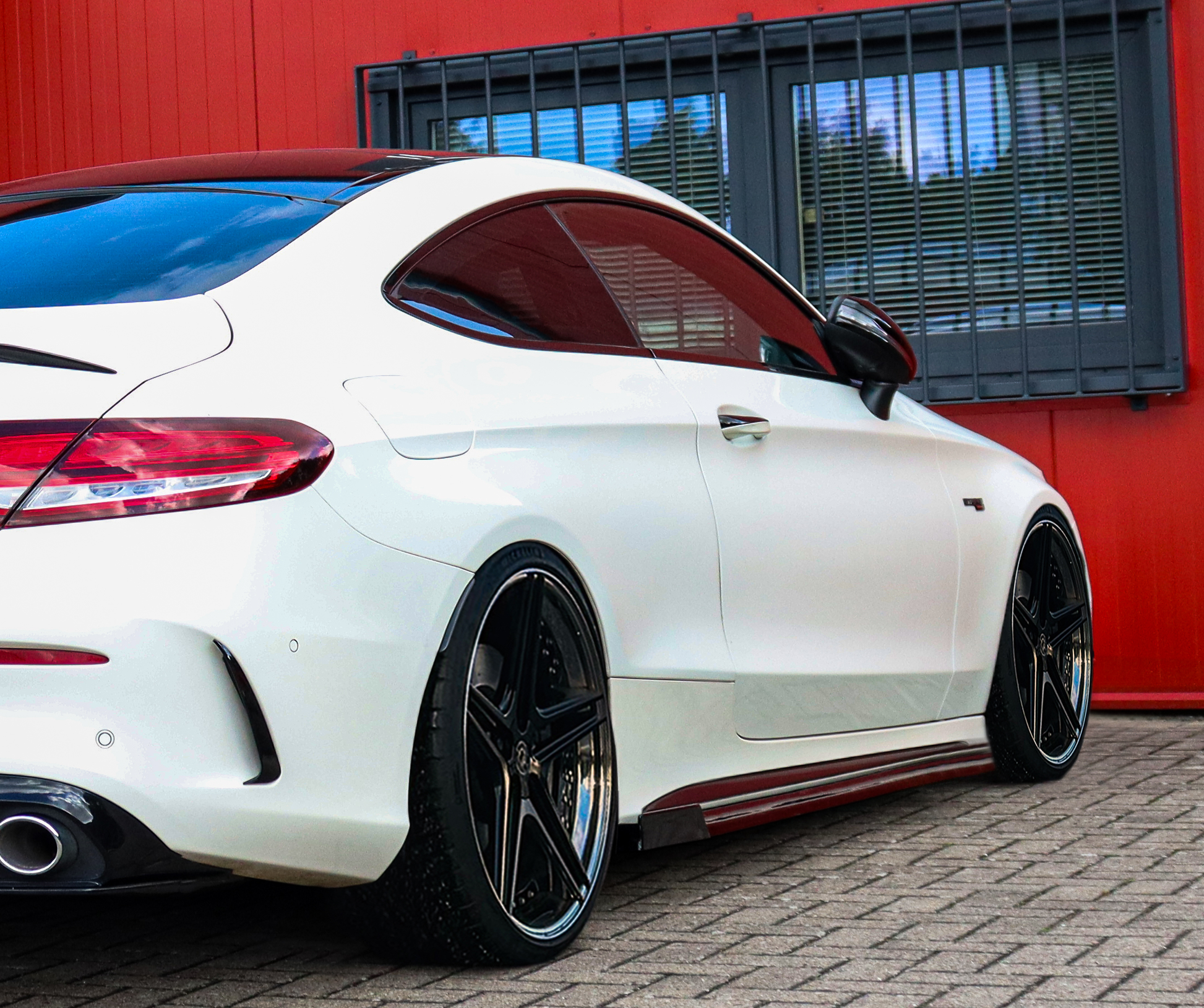 Seitenschweller mit Wing für Mercedes C-Klasse C43 AMG, Ingo Noak Tuning, schwarze ABS-Optik, sportliches Design