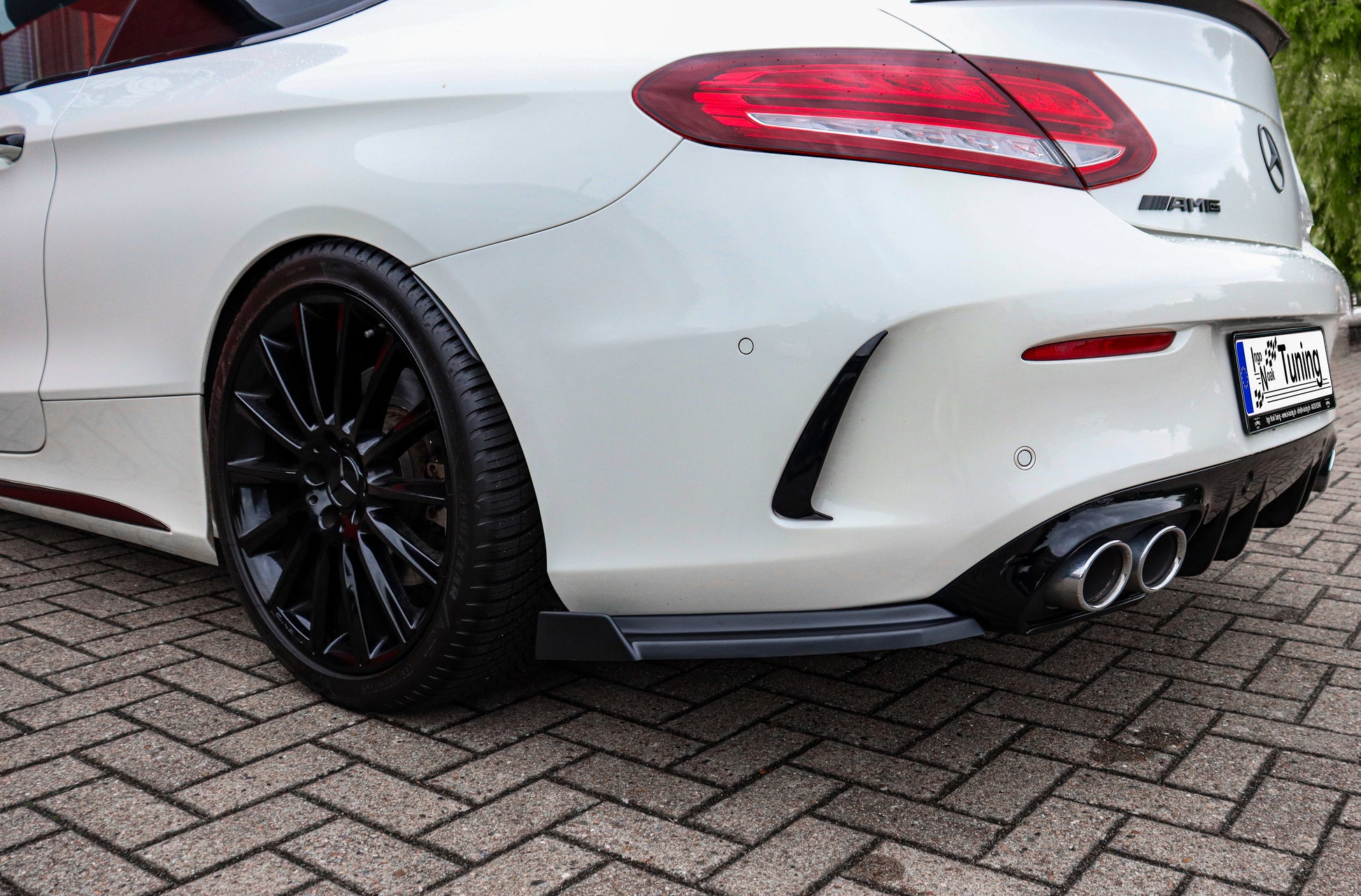 Seitenteile mit Wings aus ABS für Mercedes Benz C43 AMG Facelift, Ingo Noak Tuning, sichtbare Heckansatz und seitliche Design-Elemente