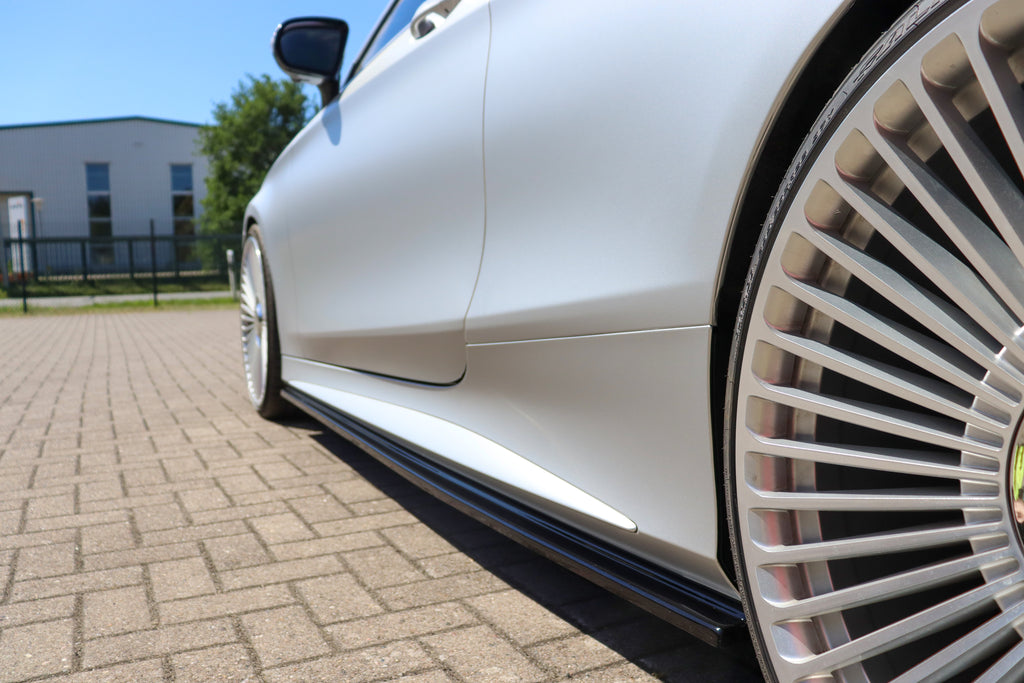 Seitenschweller Cup aus ABS für Mercedes S-Coupe AMG, schwarz, von Ingo Noak Tuning, detailreiche Sicht auf das Produkt