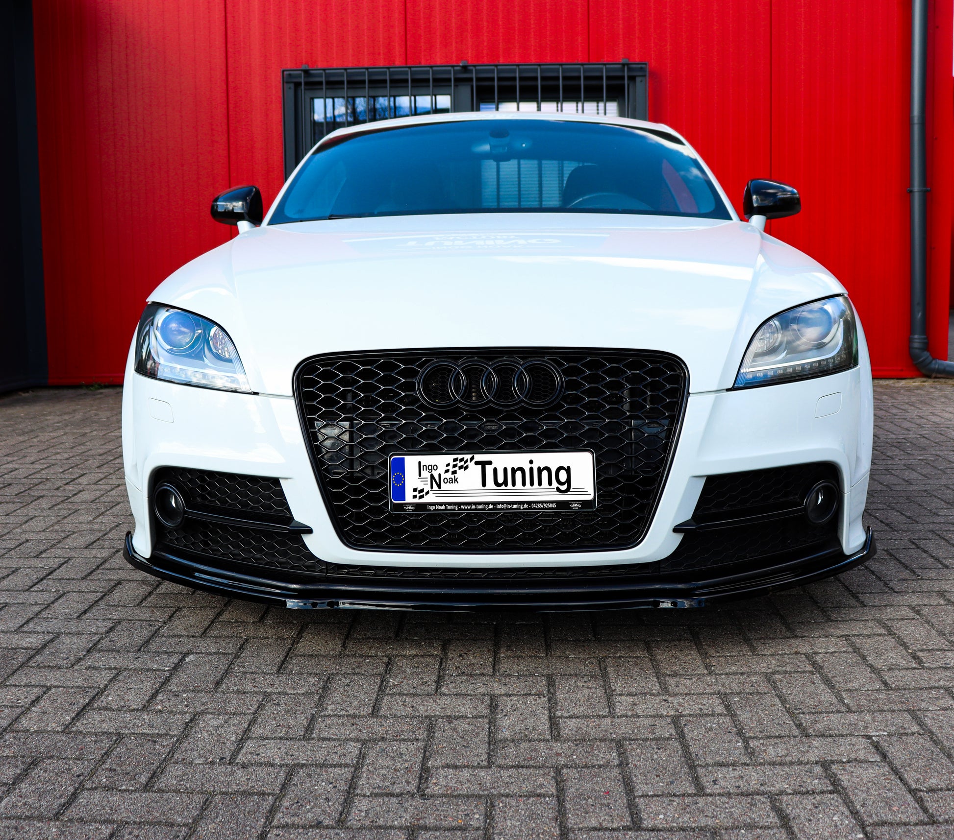 Frontspoilerlippe für Audi TT 8J S-Line Competition von Ingo Noak Tuning, aus ABS-Kunststoff, zeigt die sportliche Frontpartie.
