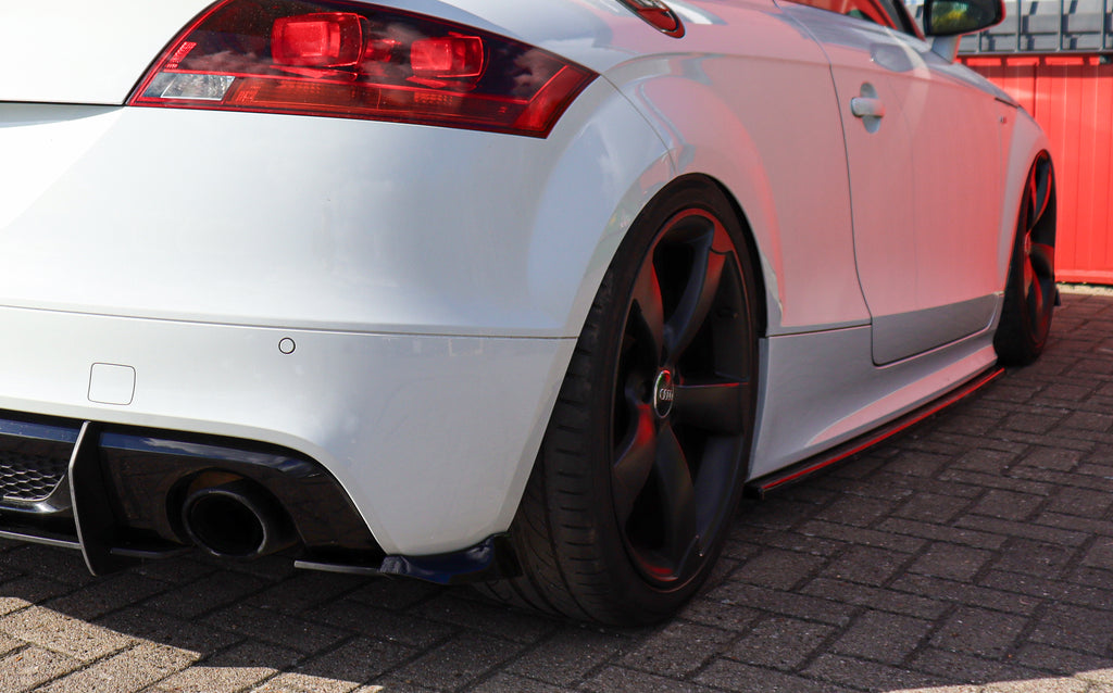 Seitenschweller im Cup Look für Audi TT 8J mit S-Line, Ingo Noak Tuning, in schwarzer Farbe, zeigt den sportlichen Karosseriestil
